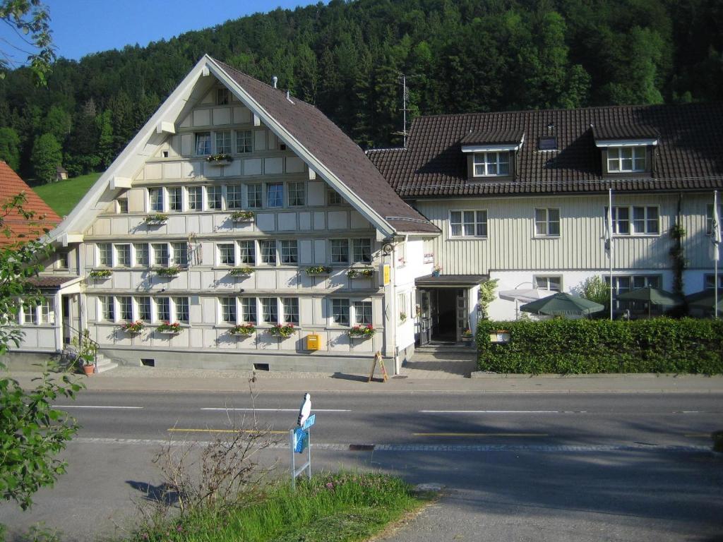 Landgasthaus Baren Hotel Grub Exterior photo